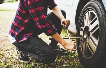 How to change a flat tyre Dubai, tyre puncture repair Dubai