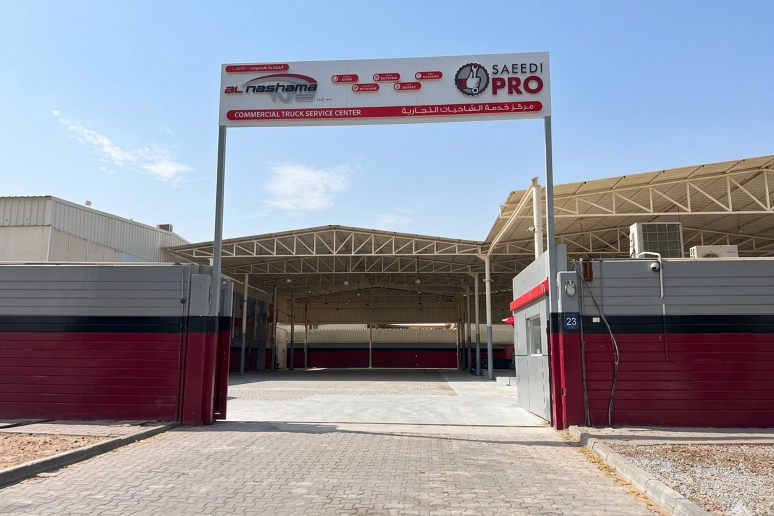 saeedi-pro-mussafah-m33-abu-dhabi-truck-center-opening Saeedi Pro team member at the newly inaugurated Mussafah M33 Abu Dhabi Truck Tyre Centre soft opening.